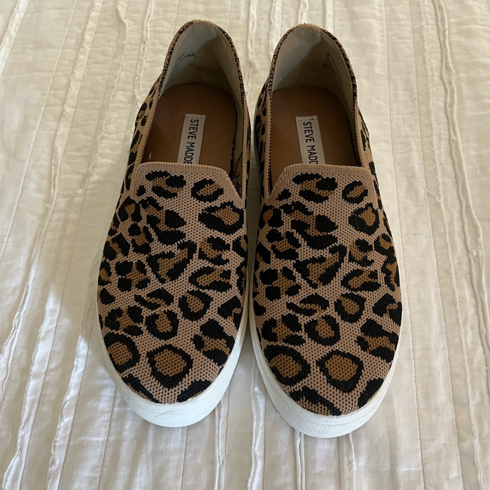 Steve Madden leopard print slip-ons size 8